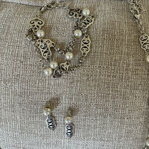 Elegant Silver and Pearl Jewelry Set